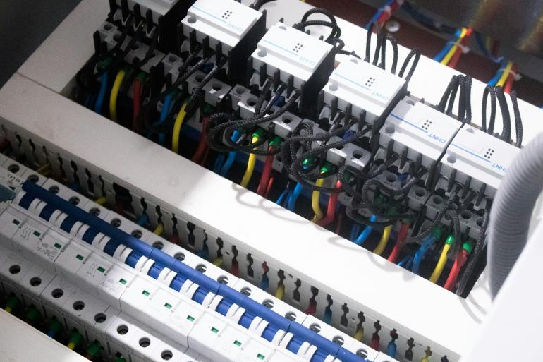 Sistemas de proteção elétrica: disjuntores, diferenciais e sistema de terra